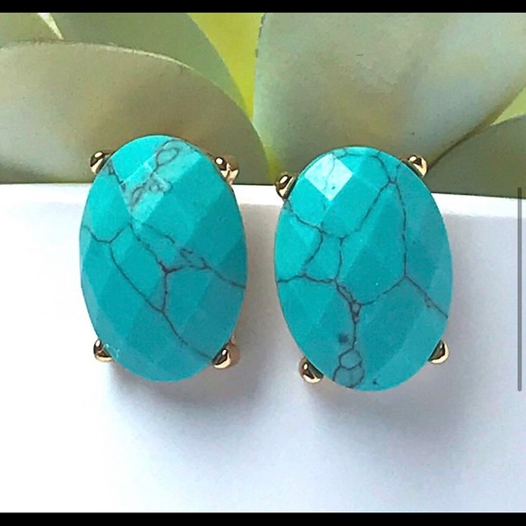 Natural turquoise stone gold tone women’s post stud earrings - Picture 4 of 6